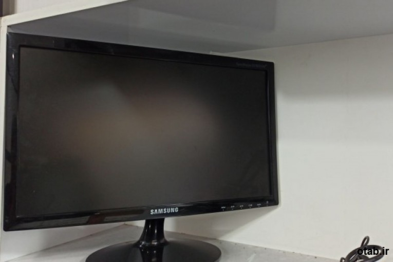 Monitor samsung led 19 همراه با آداپتور  